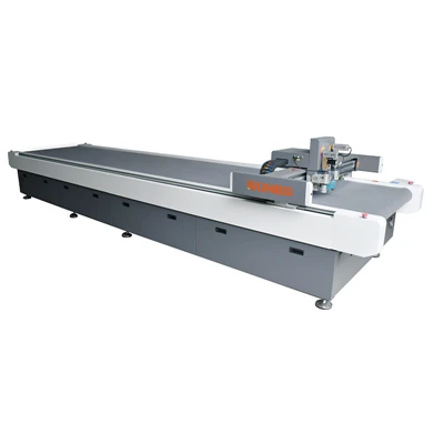 Machine de découpe de tissu de vêtement